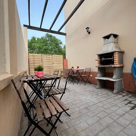 Apartamentos Sevilla Deluxe Rosales Los Rosales  المظهر الخارجي الصورة