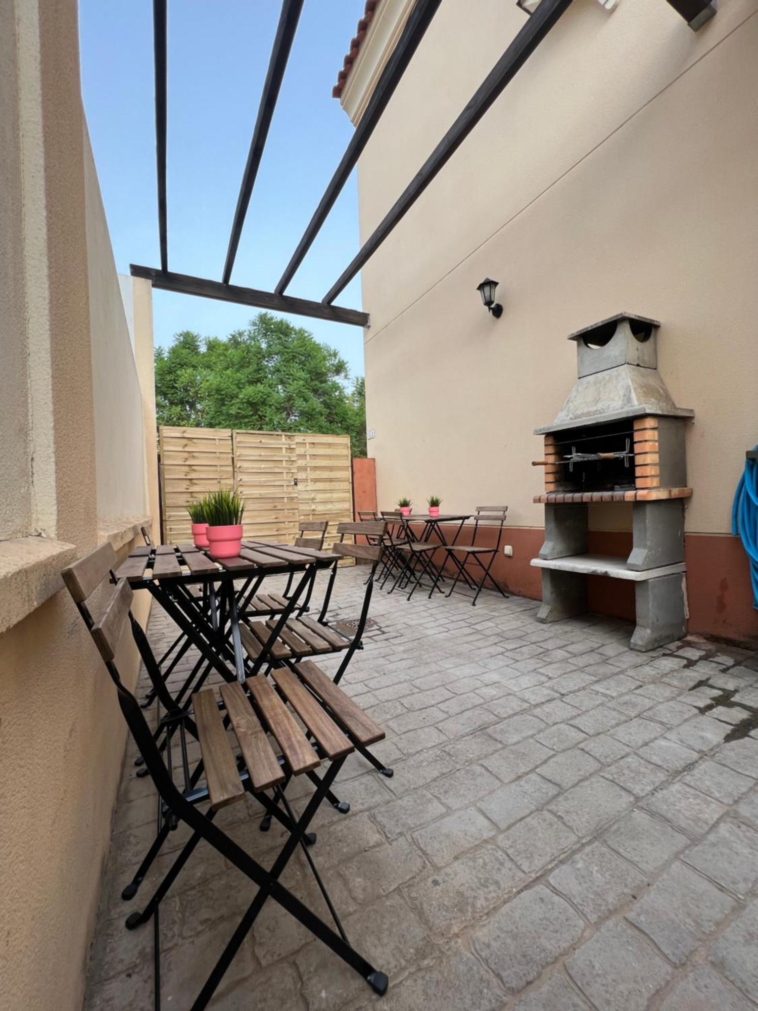 Apartamentos Sevilla Deluxe Rosales Los Rosales  المظهر الخارجي الصورة