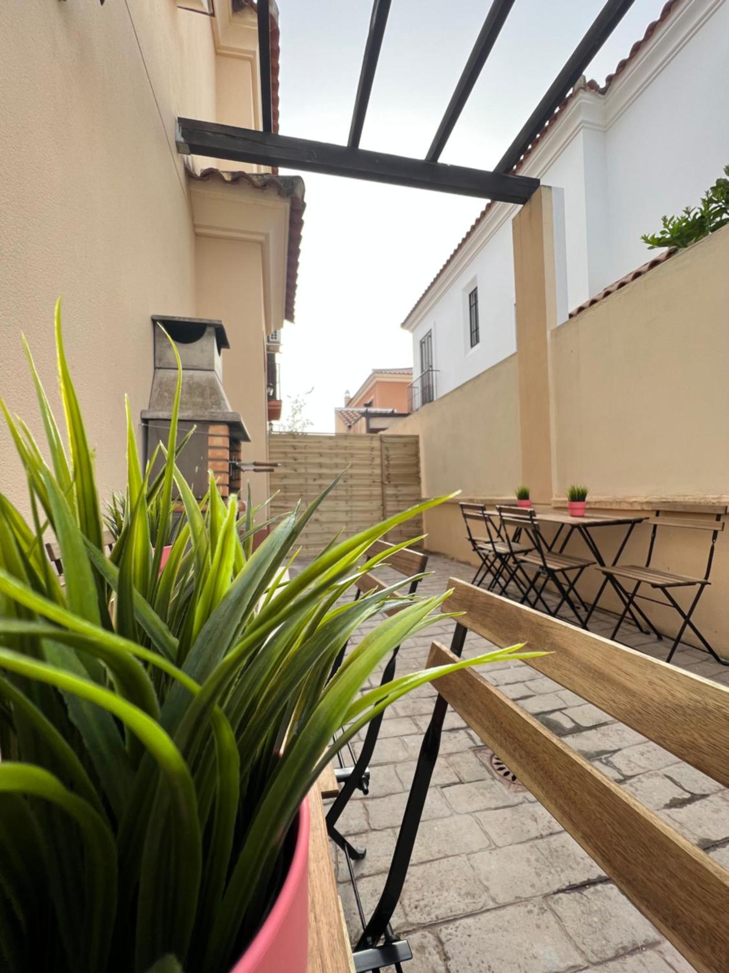 Apartamentos Sevilla Deluxe Rosales Los Rosales  المظهر الخارجي الصورة